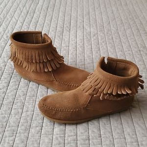 Minnetonka Kids' Double Fringe Size Zip Boot